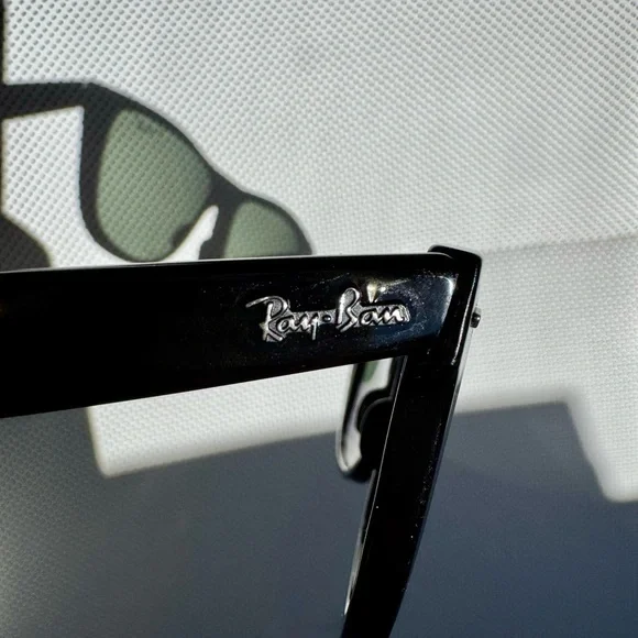 Authentic Ray-Ban Wayfarer Polarized Black Sunglasses with Case - Picture 4 of 10